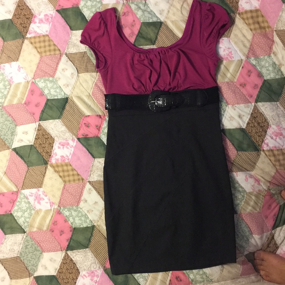 Elegant dress with belt